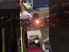 2000W হ্যান্ডহেল্ড একক মোটর লেজার ওয়েল্ডিং মেশিন 4 মিমি কার্বন ইস্পাত ঢালাই ক্ষমতা সঙ্গে