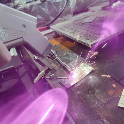 ভালো দাম কাস্টমাইজড সিস্টেম ভাষা লেজার ওয়েল্ডিং হেড 2000W ওয়েল্ডিং জন্য প্রযোজ্য শক্তি অনলাইন