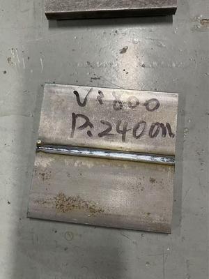 ভালো দাম কার্বন ইস্পাত এবং স্টেইনলেস স্টীল উপাদান ঢালাই জন্য 2000W ফাইবার অপটিক ঢালাই মাথা অনলাইন