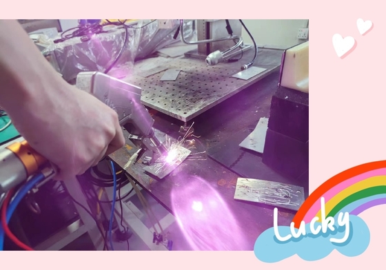 ভালো দাম 3000W ফাইবার লেজার ওয়েল্ডিং হেড প্রতিফলক লেন্স বিভিন্ন ফাইবার লেজারের সাথে সামঞ্জস্যপূর্ণ অনলাইন